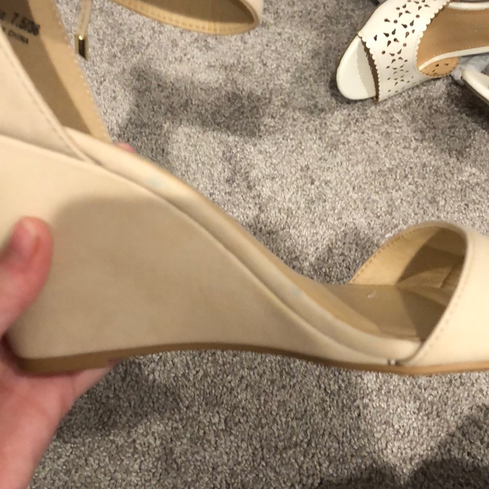 Nude Chinese Laundry wedges 7.5 size - Picture 4 of 4
